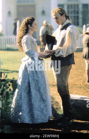 Lisa Brenner, Heath Ledger, The Patriot (2000) Sony Pictures Releasing. Photo Credit: Andrew Cooper/Sony Pictures Releasing/The Hollywood Archive -  File Reference # 34082-770THA Stock Photo