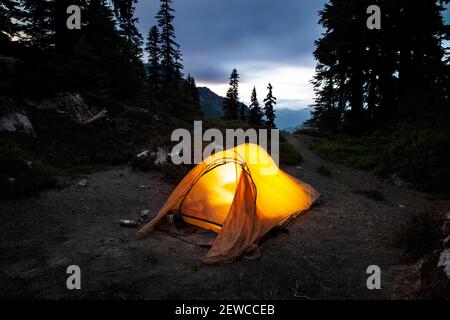 WA17662-00.....WASHINGTON - Campsite near Piper Pas on the Pacific Crest Trail north of Snoqualmie Pass. Alpine Lakes Wilderness, Mount Baker Snoqualm Stock Photo