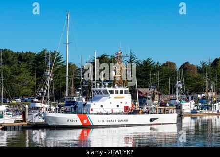 US Coast Guard Cutter Barracuda patrol boat docked at harbor dock. - Eureka, California, USA - 2021 Stock Photo
