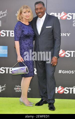 Ernie Hudson and wife Linda Kingsberg USA Today Hollywood Hero Award at ...