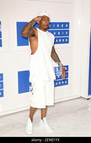 Nick Cannon arrives to the MTV Music Video Awards in Miami. August 28,  2005.CannonNick345 Red Carpet Event, Vertical, USA, Film Industry,  Celebrities, Photography, Bestof, Arts Culture and Entertainment, Topix  Celebrities fashion /