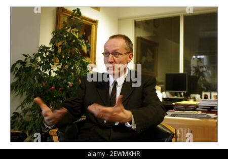 robert thomson ....editor of th times in his office in londonpic David Sandison 10/3/2004 Stock Photo