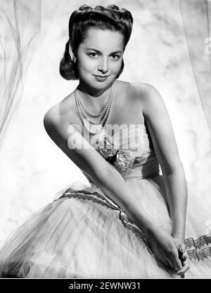 OLIVIA de HAVILLAND (1916-2020) Anglo-American film actress about 1945 Stock Photo