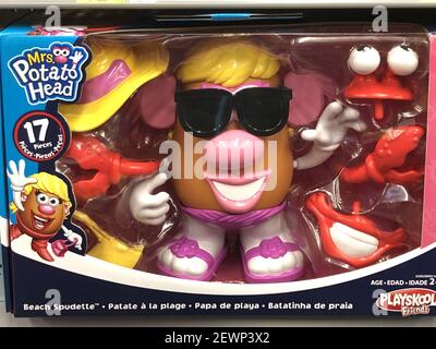 OCEAN SPRINGS, UNITED STATES - Mar 02, 2021: Close-up of Mrs. Potato Head and accessories in plastic box. Stock Photo