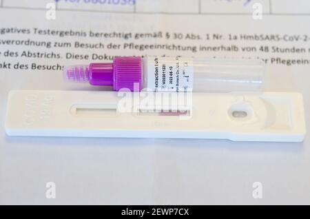 GERMANY, Hamburg, corona pandemic, fast testing for visitors and staff in nursing home for old age people, rapid test PoC-Antigen of Chinese company Beijing Hotgen Biotech Co. Stock Photo