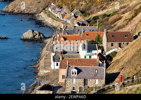 CROVIE VILLAGE ABERDEENSHIRE SCOTLAND A ROW OF HOUSES AND RED ROOF TILES Stock Photo