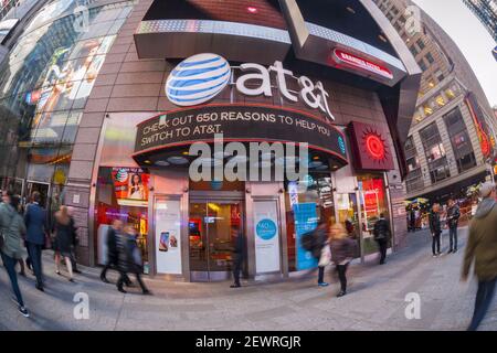 An AT T Wireless store in Times Square Stock Photo - Alamy