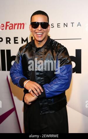 Puerto Rican reggaeton singer Daddy Yankee poses backstage at Premio Lo  Nuestro Latin music awards Thursday, Feb. 22, 2007 in Miami. (AP Photo/Luis  M. Alvarez Stock Photo - Alamy