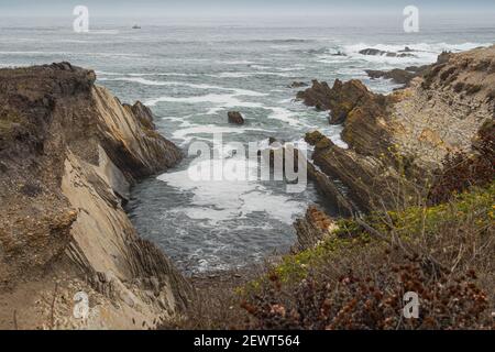 Rocks and crashing waves at Montana de Oro, California Stock Photo