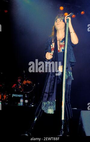 Spike Gray from The Quireboys live at Hammerswithh Odeon. London, 11/14/1989 | usage worldwide Stock Photo