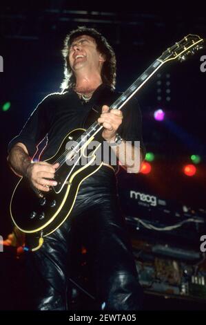Whitesnake's Mel Galley performing live at a 'Slide it in' tour concert at Wembley Arena. London, 03.03.1984 | usage worldwide Stock Photo