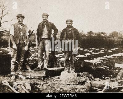An old press photo, circa 1930s 'of Hertfordshire workers 'chalking from pits' (as  opposed to deep mining it ) This meant digging chalk to spread on fields to improve fertility). The three men are seen next to a shallow shaft with the wheel used to haul it to the surface behind them. Stock Photo