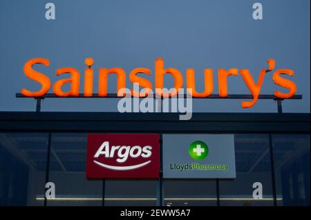 Taplow, Buckinghamshire, UK. 3rd March, 2021. Sainsbury's supermarket has announced today that approximately 1,150 jobs are at risk of redundancies following a restructuring. Both Head Office and jobs at Depots are at risk. Sainsbury's supermarkets have remained open throughout the Covid-19 Coronavirus Pandemic as essential shops, however, many shoppers have switched to online and click and collect shopping. Credit: Maureen McLean/Alamy Live News Stock Photo