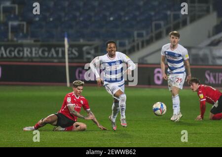 LONDON, ENGLAND. MARCH 3RD. QPRs Chris Willock battles through the Barnsley defence during the Sky Bet Championship match between Queens Park Rangers and Barnsley at Loftus Road Stadium, London on Wednesday 3rd March 2021. (Credit: Ian Randall | MI News) Credit: MI News & Sport /Alamy Live News Stock Photo