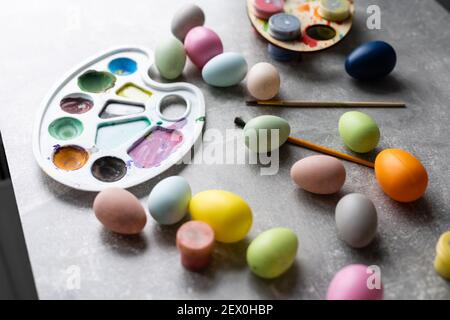 colouring eggs for eastertime at home Stock Photo