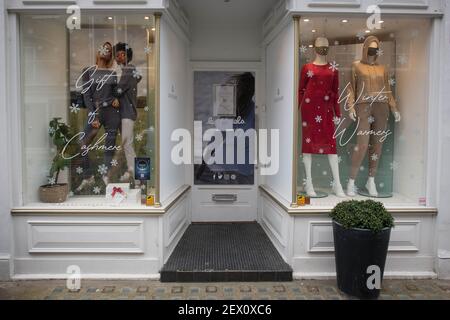 A shop on South Molton Street in London displaying Christmas decorations in March 2021 after having to close suddenly on December 20 last year when the government announced another lockdown due to the increasing spread of Covid-19. Picture date: Tuesday March 2, 2021. Stock Photo