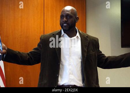 Chicago Bears tight end Desmond Clark against the Oakland Raiders in the first  day game at the new Soldier Field in Chicago on Sunday, Oct. 5, 2003. Photo  via Newscom Stock Photo - Alamy