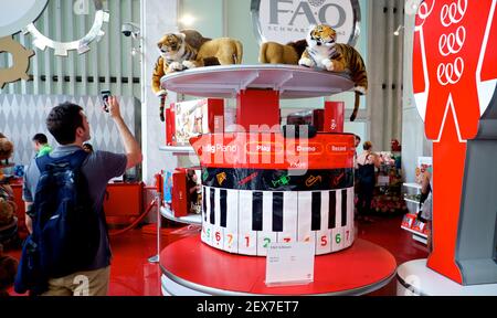 FAO Schwarz closes in on new Times Square location