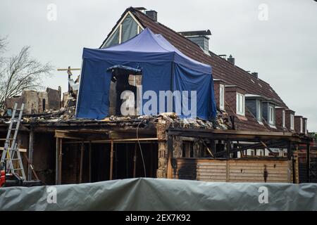 Nortorf, Germany. 04th Mar, 2021. Police personnel secure and investigate a destroyed end-terrace house after an explosion. In the row end house completely destroyed after an explosion the police found a body. Credit: Gregor Fischer/dpa/Alamy Live News Stock Photo