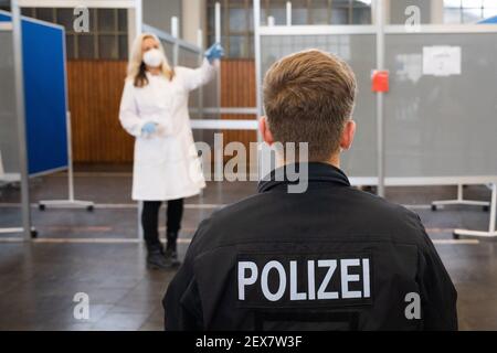 04 March 2021, Lower Saxony, Hanover: A police officer waits to be vaccinated against the Corona virus at the Lower Saxony Central Police Directorate. Prioritized vaccination of police officers has begun in Lower Saxony. Photo: Julian Stratenschulte/dpa Stock Photo