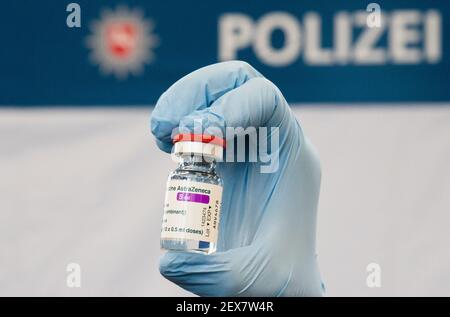 04 March 2021, Lower Saxony, Hanover: A doctor shows a vial of AstraZeneca vaccine at the Lower Saxony Central Police Directorate. Prioritized vaccination of police officers has begun in Lower Saxony. Photo: Julian Stratenschulte/dpa Stock Photo