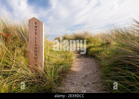 Signpost at Llanddwyn Island, Newborough Beach, Anglesey, North Wales Stock Photo