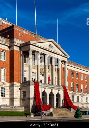 Chesterfield Town Hall Derbyshire England UK draped in red poppies for Remembrance Day. Stock Photo