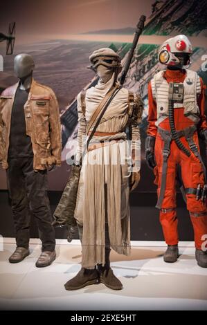 Star Wars: The Force Awakens - Wikipedia