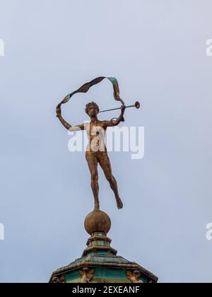 Golden statue of a ballerina atop the La Maison des Boulangers in Brussels Grand Place Stock Photo