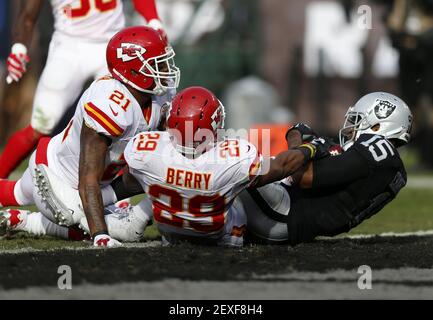 Oakland Raiders Michael Crabtree (15) celebrates with QB Derek