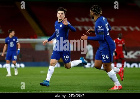 Chelsea's Mason Mount (left) celebrates scoring their side's first goal of the game during the Premier League match at Anfield, Liverpool. Picture date: Thursday March 4, 2021. Stock Photo