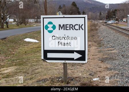 Danville, Pennsylvania, USA. 4th Mar, 2021. A signage seen outside Merck Cherokee Plant in Riverside, Pennsylvania as United States President, Joe Biden announced a partnership between Merck and Johnson & Johnson to produce more of the J&J Covid-19 vaccine. Credit: Paul Weaver/SOPA Images/ZUMA Wire/Alamy Live News Stock Photo