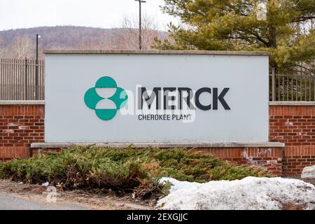 Danville, Pennsylvania, USA. 4th Mar, 2021. A signage seen outside Merck Cherokee Plant in Riverside, Pennsylvania as United States President, Joe Biden announced a partnership between Merck and Johnson & Johnson to produce more of the J&J Covid-19 vaccine. Credit: Paul Weaver/SOPA Images/ZUMA Wire/Alamy Live News Stock Photo