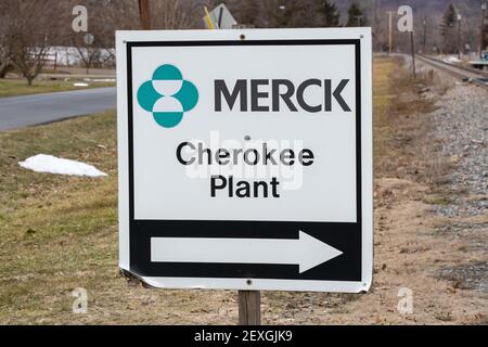 Danville, Pennsylvania, USA. 4th Mar, 2021. A signage seen outside Merck Cherokee Plant in Riverside, Pennsylvania as United States President, Joe Biden announced a partnership between Merck and Johnson & Johnson to produce more of the J&J Covid-19 vaccine. Credit: Paul Weaver/SOPA Images/ZUMA Wire/Alamy Live News Stock Photo