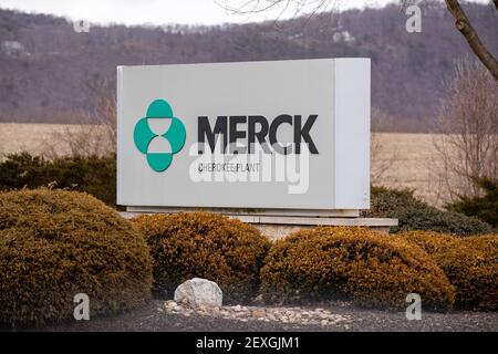 Danville, Pennsylvania, USA. 4th Mar, 2021. A signage seen outside Merck Cherokee Plant in Riverside, Pennsylvania as United States President, Joe Biden announced a partnership between Merck and Johnson & Johnson to produce more of the J&J Covid-19 vaccine. Credit: Paul Weaver/SOPA Images/ZUMA Wire/Alamy Live News Stock Photo