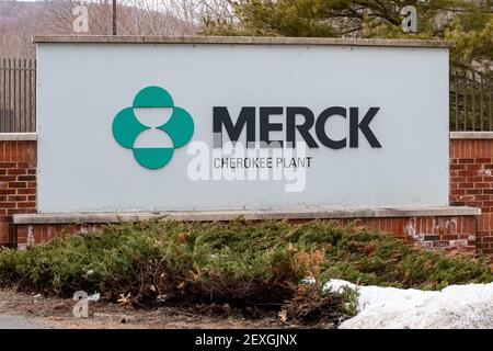 Danville, Pennsylvania, USA. 4th Mar, 2021. A signage seen outside Merck Cherokee Plant in Riverside, Pennsylvania as United States President, Joe Biden announced a partnership between Merck and Johnson & Johnson to produce more of the J&J Covid-19 vaccine. Credit: Paul Weaver/SOPA Images/ZUMA Wire/Alamy Live News Stock Photo