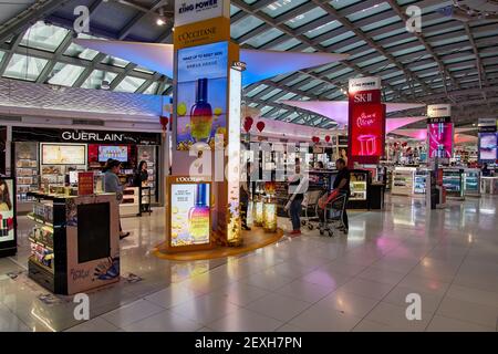 Duty free shops are BangkokÕs Suvarnabhumi airport Photo by David Sutton/themangoroad.com Stock Photo