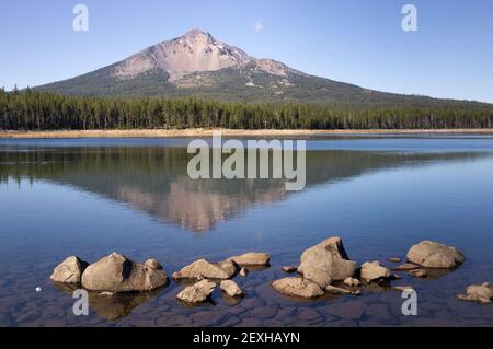 Four Mile Lake Mount McLoughlin Klamath County Oregon Cascade Mountains Stock Photo