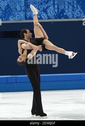 USA's Marissa Castelli and Simon Shnapir compete during the team short