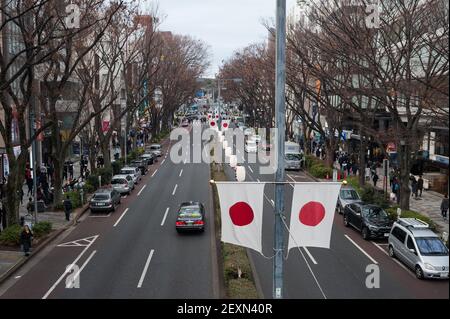 31.12.2017, Tokyo, Japan, Asia - Elevated view from a pedestrian bridge of a shopping street at Shibuya ward in the city centre decorated with flags. Stock Photo