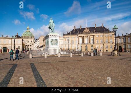23 September 2018:Copenhagen, Denmark - Tourists sightseeing in Amalienborg Square, with the Royal Palace, the equestrian statue of Frederik V, and th Stock Photo
