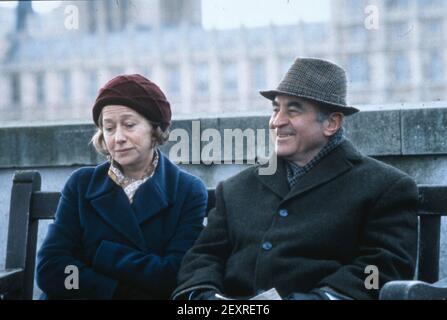 HELEN MIRREN, BOB HOSKINS, LAST ORDERS, 2001 Stock Photo - Alamy