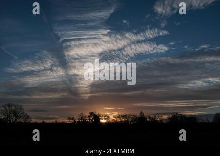 Londra, Italia. 04th Mar, 2021. The sun rises over Wanstead Flats park, in East London. The capital prepares to ease some lockdown measures, as first step of the Government's road map to progressively fully re-open the whole British economy, after the struggle due to the second wave of Coronavirus outbreak. durante London prepares to lift lockdown measures, Servizio in Londra, Italia, 04 marzo 2021 Credit: Independent Photo Agency/Alamy Live News Stock Photo