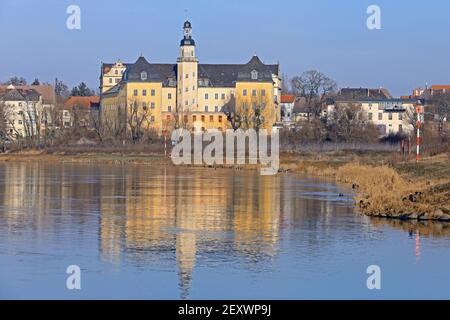 Coswig, Germany. 17th Jan, 2021. View over the river Elbe to the castle Coswig. Originally, the castle was a Renaissance building, which had been erected in the 16th century. In 1667 the complex on the Elbe was demolished. The subsequent reconstruction, this time in the Baroque style, lasted until 1674. In this form, the castle survived the following centuries. Credit: Peter Gercke/dpa-Zentralbild/ZB/dpa/Alamy Live News Stock Photo