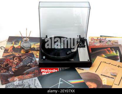 Retro audio. Old style HiFi  Thorens TD160 Mk II B turntable vinyl record player and 70's 80's LP record sleeves Stock Photo