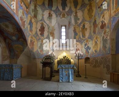 Transfiguration Cathedral built in the 16th century at  Suzdal. UNESCO World Heritage Site.  Golden Ring Travel Russia Stock Photo