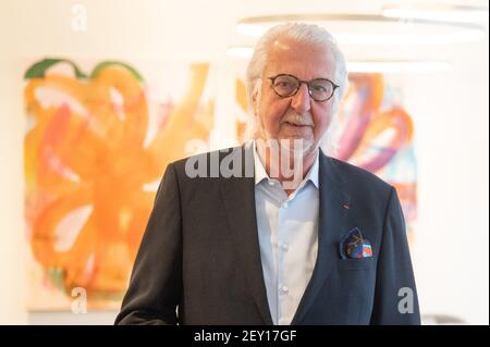 Baiersbronn, Germany. 05th Mar, 2021. Heiner Finkbeiner, senior chef of the hotel 'Traube Tonbach', stands in the interim restaurant 'temporaire - Schwarzwaldstube' of the Traube Tonbach after the digital awarding of the Michelin stars. The restaurants got their stars back, which they had lost after a fire in January 2020 in the parent house. Credit: Sebastian Gollnow/dpa/Alamy Live News Stock Photo