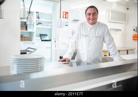 Baiersbronn, Germany. 05th Mar, 2021. Torsten Michel, chef de cuisine of the Schwarzwaldstube, stands in the interim restaurant 'temporaire - Schwarzwaldstube' of the Traube Tonbach after the digital awarding of the Michelin stars. The restaurants got their stars back, which they had lost after a fire in January 2020 in the parent house. Credit: Sebastian Gollnow/dpa/Alamy Live News Stock Photo