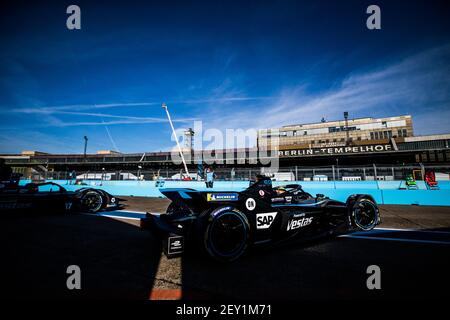 05 VANDOORNE Stoffel (bel), Spark-Mercedes Mercedes-Benz EQ Silver Arrow 01, action 17 DE VRIES Nyck (nld), Spark-Mercedes Mercedes-Benz EQ Silver Arrow 01, action during the 2020 Berlin E-Prix I, 6th round of the 2019-20 Formula E championship, on the Tempelhof Airport Street Circuit from August 5 to 6, in Berlin, Germany - Photo Germain Hazard / DPPI Stock Photo