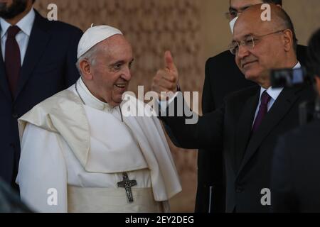 Baghdad, Iraq. 05th Mar, 2021. Iraqi President Barham Salih (R) gives a thumbs up as he receives Pope Francis at Baghdad's Presidential Palace. Pope Francis arrived in Iraq on Friday for the first ever papal visit to the Middle Eastern country, a place where the Christian community has dwindled amid years of war. Credit: Ameer Al Mohammedaw/dpa/Alamy Live News Stock Photo